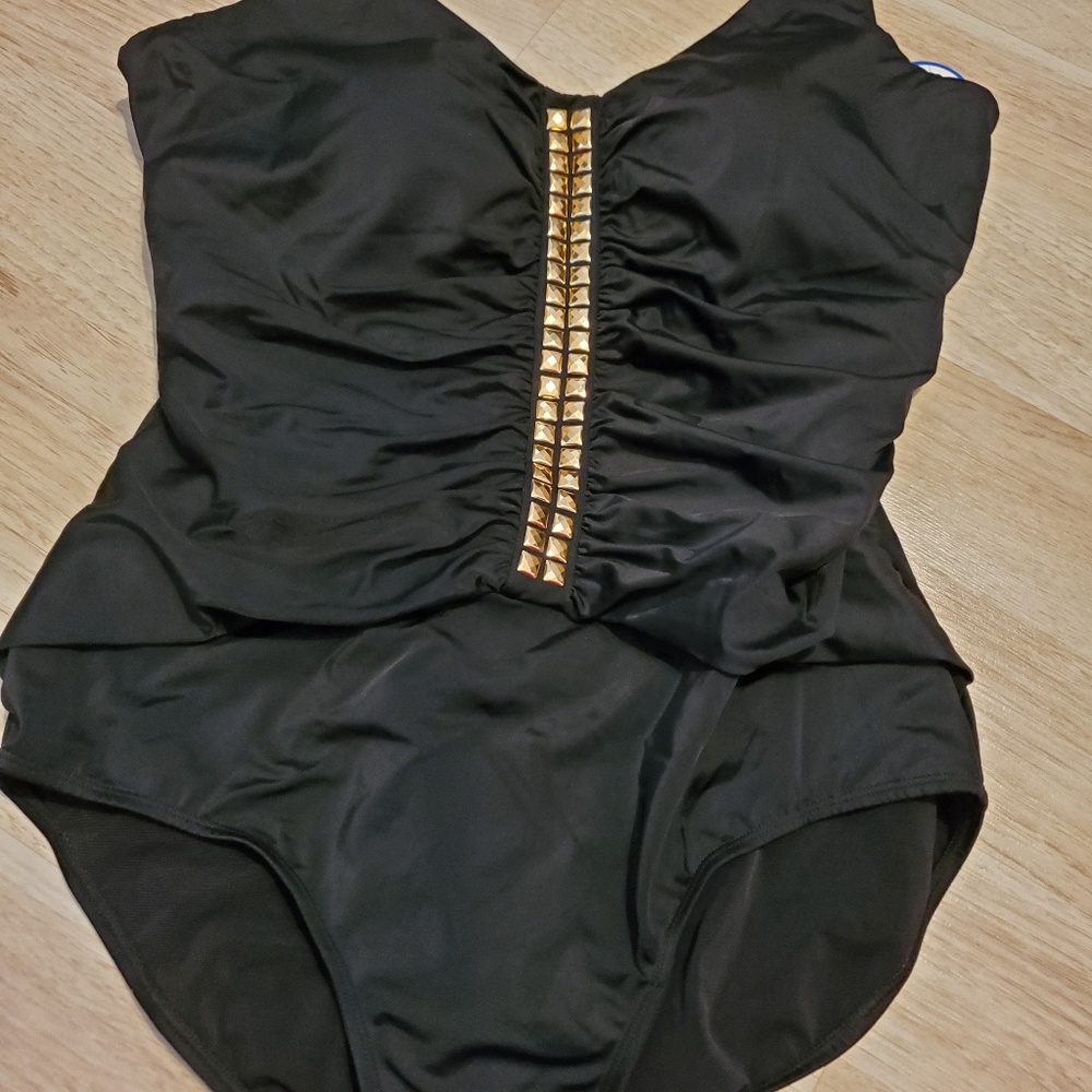NEW swimsuit